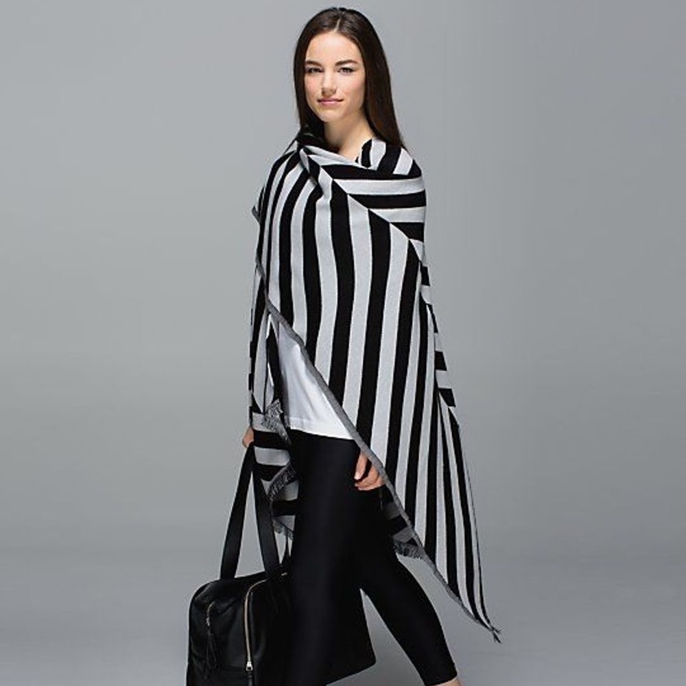 Women’s Lululemon Poncho